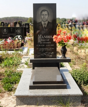 Пам'ятник із вазою