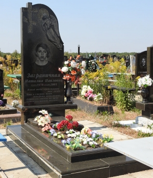 Чорний пам'ятник