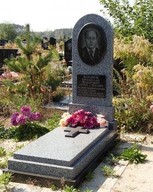 Пам'ятник із покостівського граніту