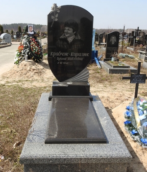 Пам'ятник із закритим квітником