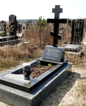 Пам'ятник з хрестом