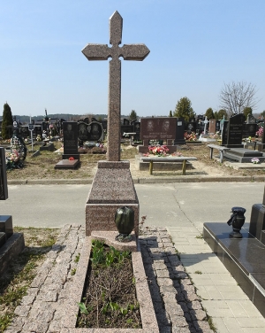 Хрест гранітний