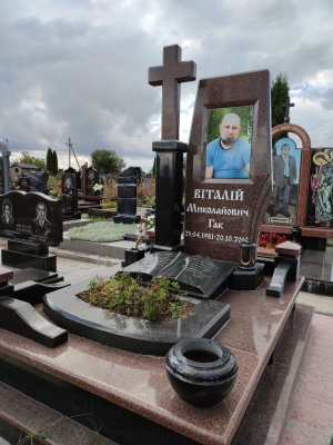 Пам'ятник із токовського граніту