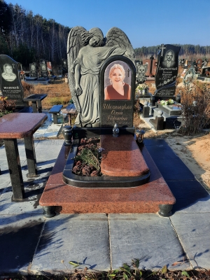 Пам'ятник із ангелом