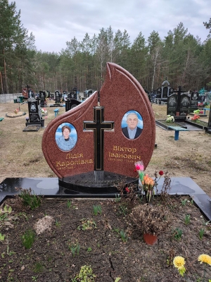Підвійний пам'ятник із граніту