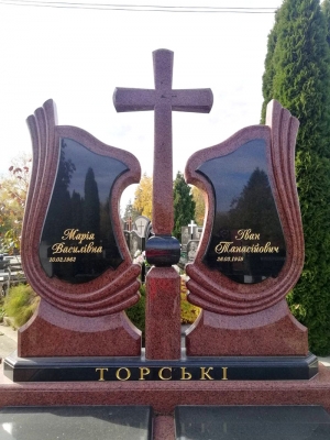 Підвійний пам'ятник із граніту