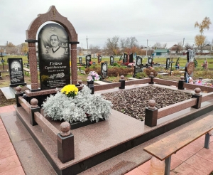 Пам'ятник з граніту Межирічка