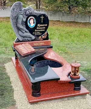 Пам'ятник з ангелом
