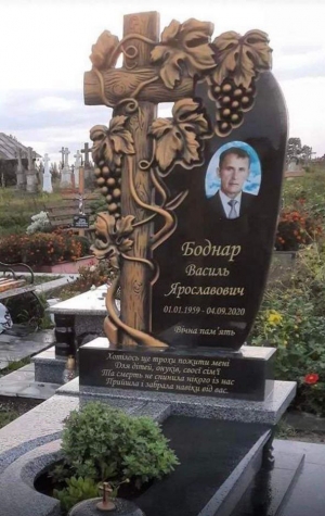 Пам'ятник із хрестом