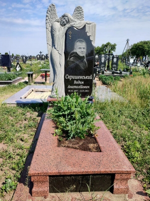 Пам'ятник з ангелом