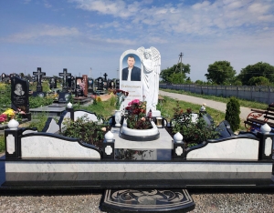 Пам'ятник із мармуру
