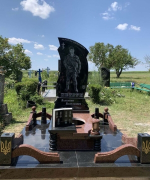 Пам'ятник із нагородами