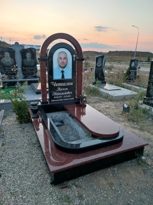 Пам'ятник лезниківського граніту