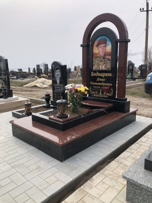 Пам'ятник для військового