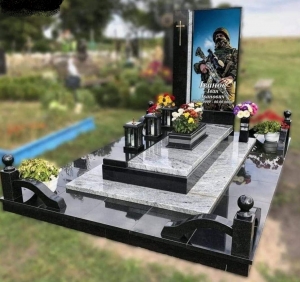 Пам'ятник для військового