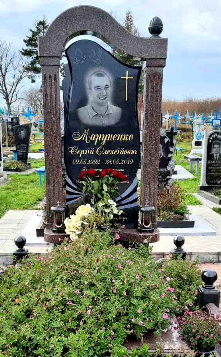 гранитный памятник
